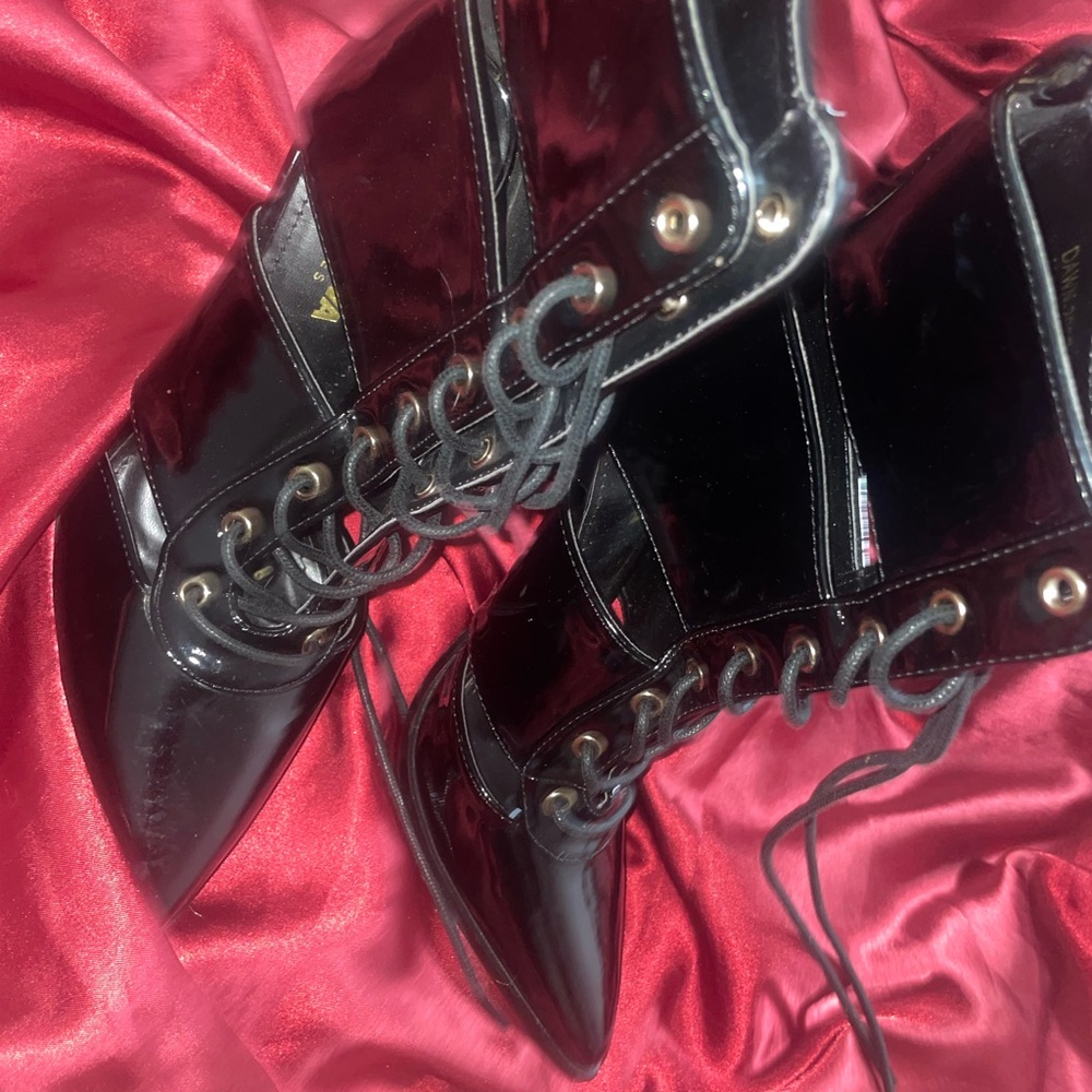 BRAND NEW FASHION NOVA HEELS 8.5